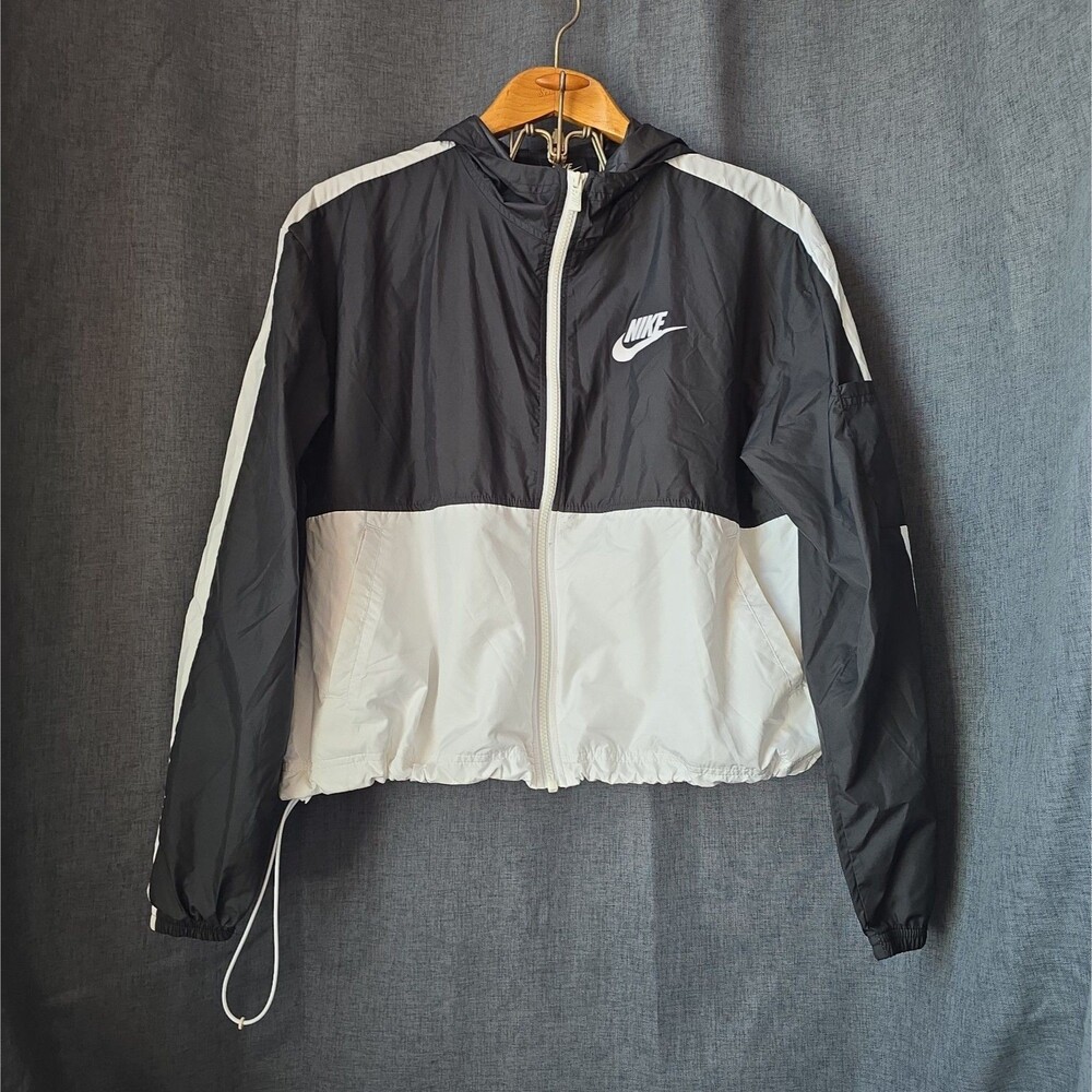 Nike Lightweight Size Medium Hooded Windbreaker Jacket Black White Color Block